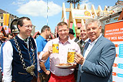 OB Dieter Reiter auf dem Handwerkerdorf  (©Foto:Martin Schmitz)